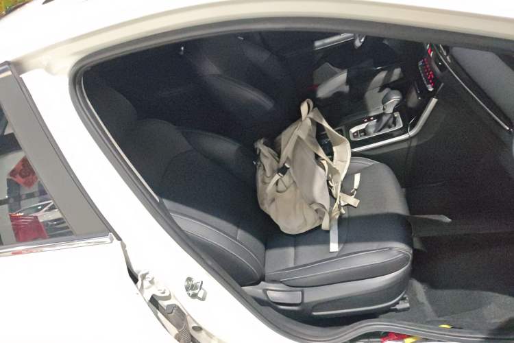 Used Kia K3 2021 Revised 1.5L CVT Fashion Edition Right Front Seat