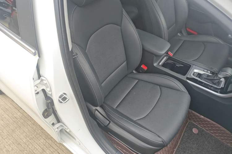 Used Kia K3 2021 Revised 1.5L CVT Fashion Edition Right Front Seat
