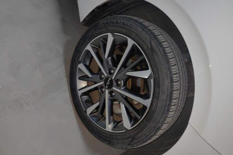 Used Kia K3 2021 Revised 1.5L CVT Fashion Edition Right Front Wheel Hub