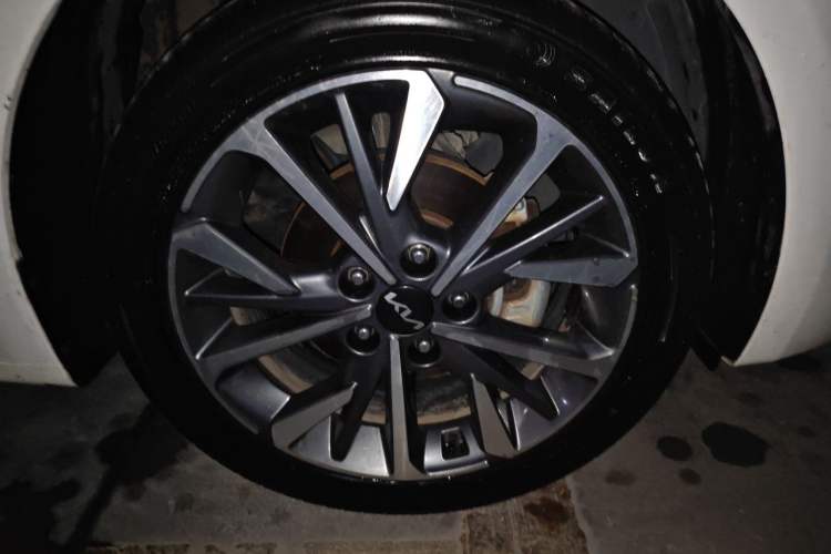 Used Kia K3 2021 Revised 1.5L CVT Fashion Edition Right Front Wheel Hub