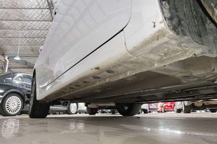 Used Kia K3 2021 Revised 1.5L CVT Fashion Edition Right Side Sill