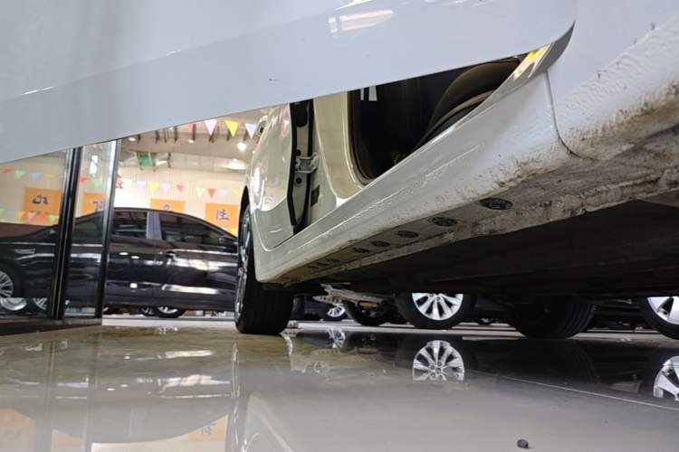 Used Kia K3 2021 Revised 1.5L CVT Fashion Edition Right Side Sill