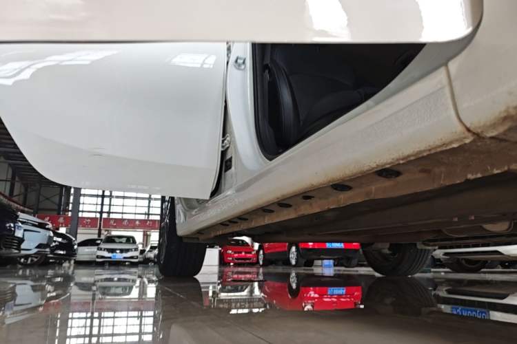 Used Kia K3 2021 Revised 1.5L CVT Fashion Edition Right Side Sill