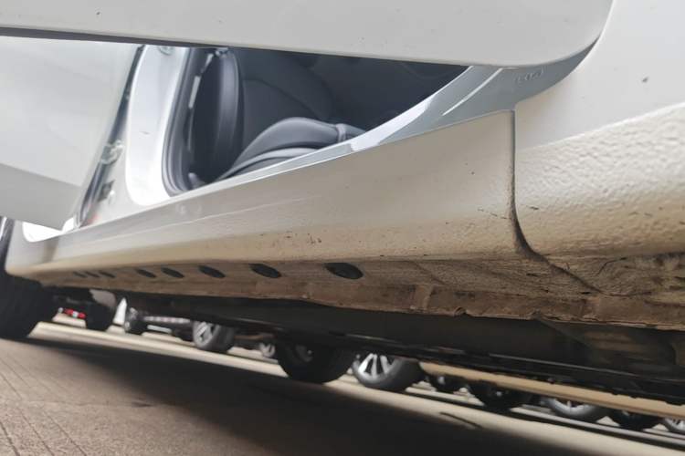 Used Kia K3 2021 Revised 1.5L CVT Fashion Edition Right Side Sill