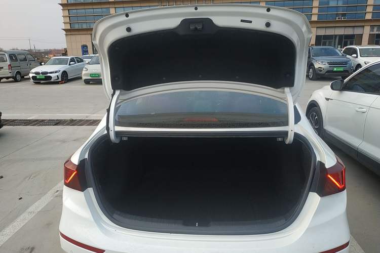 Used Kia K3 2021 Revised 1.5L CVT Fashion Edition Trunk