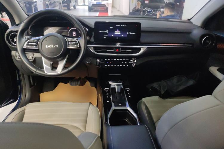 Used Kia K3 2023 1.5L CVT Luxury Edition Center Console