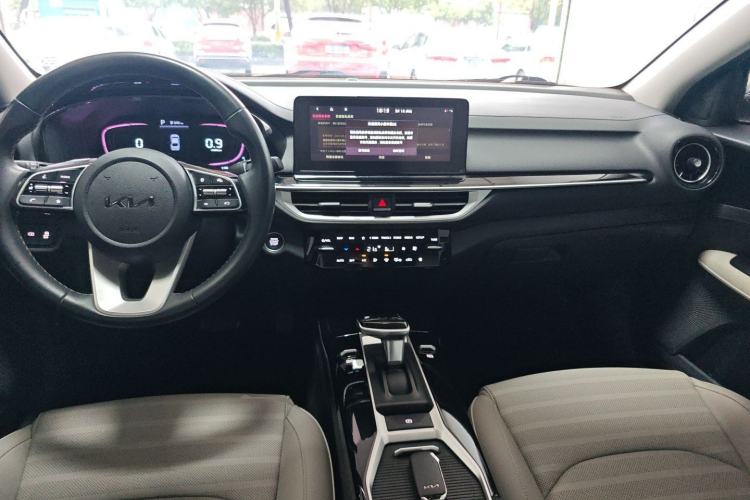 Used Kia K3 2023 1.5L CVT Luxury Edition Center Console