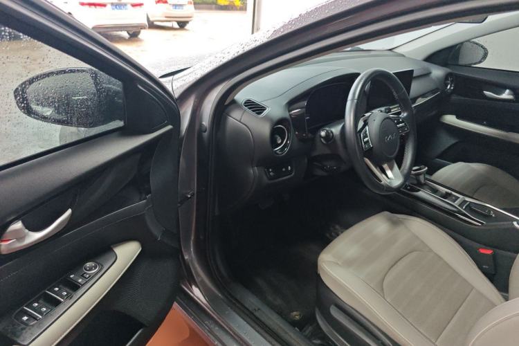 Used Kia K3 2023 1.5L CVT Luxury Edition Driver Seat