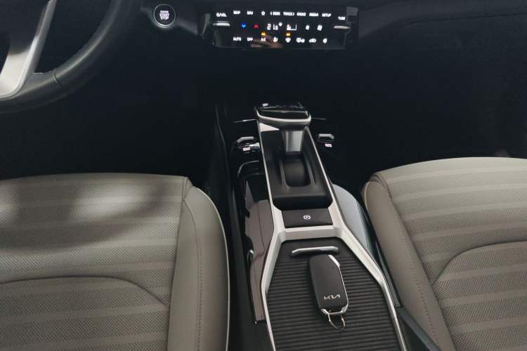 Used Kia K3 2023 1.5L CVT Luxury Edition Gear Lever