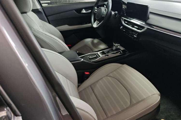 Used Kia K3 2023 1.5L CVT Luxury Edition Right Front Seat
