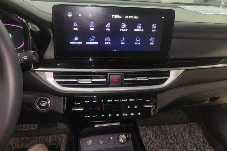 Used Kia K3 2023 1.5L CVT Luxury Edition Audio And AC Panel