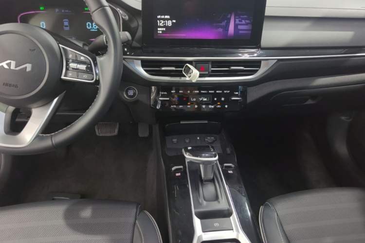 Used Kia K3 2023 1.5L CVT Luxury Edition Audio And AC Panel