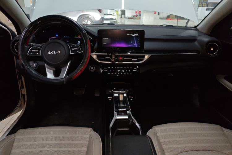 Used Kia K3 2023 1.5L CVT Luxury Edition Center Console