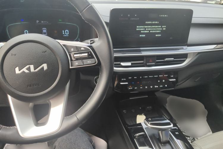 Used Kia K3 2023 1.5L CVT Luxury Edition Center Console