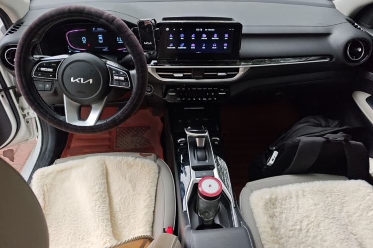 Used Kia K3 2023 1.5L CVT Luxury Edition Center Console