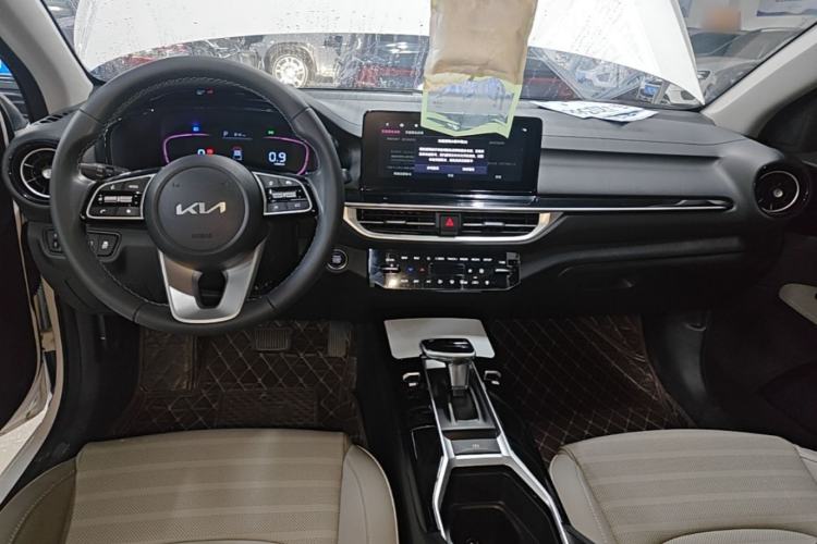 Used Kia K3 2023 1.5L CVT Luxury Edition Center Console