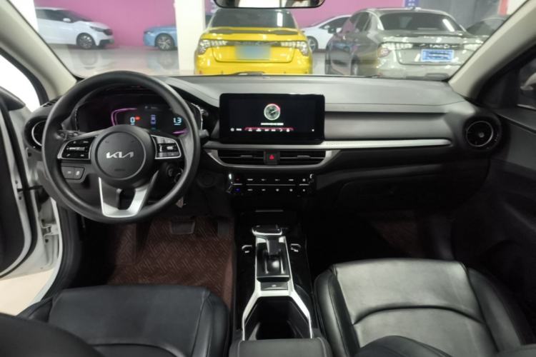 Used Kia K3 2023 1.5L CVT Comfort Edition Center Console