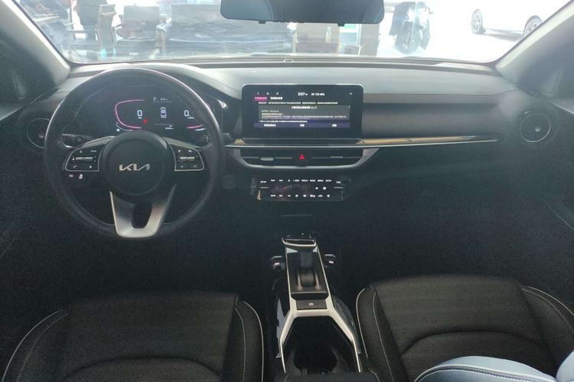 Used Kia K3 2023 1.5L CVT Luxury Edition Center Console