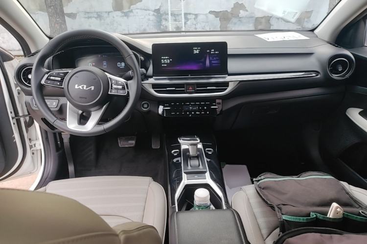 Used Kia K3 2023 1.5L CVT Luxury Edition Center Console