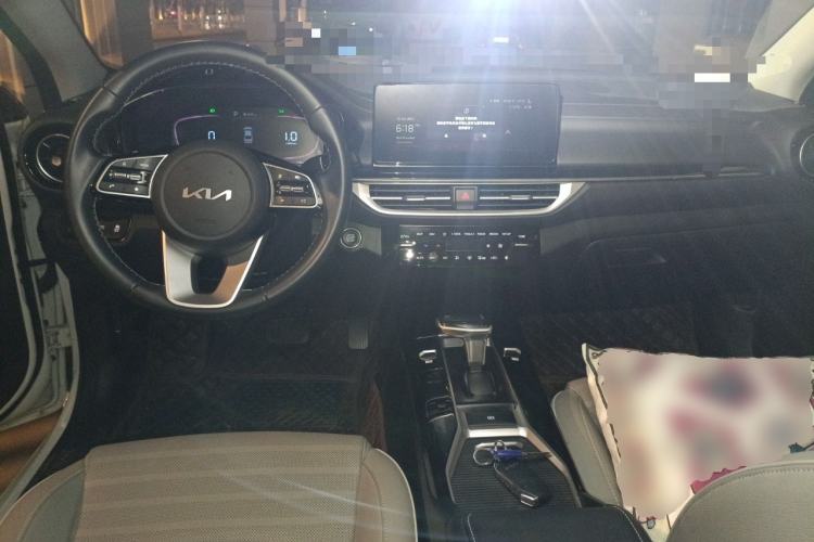 Used Kia K3 2023 1.5L CVT Luxury Edition Center Console