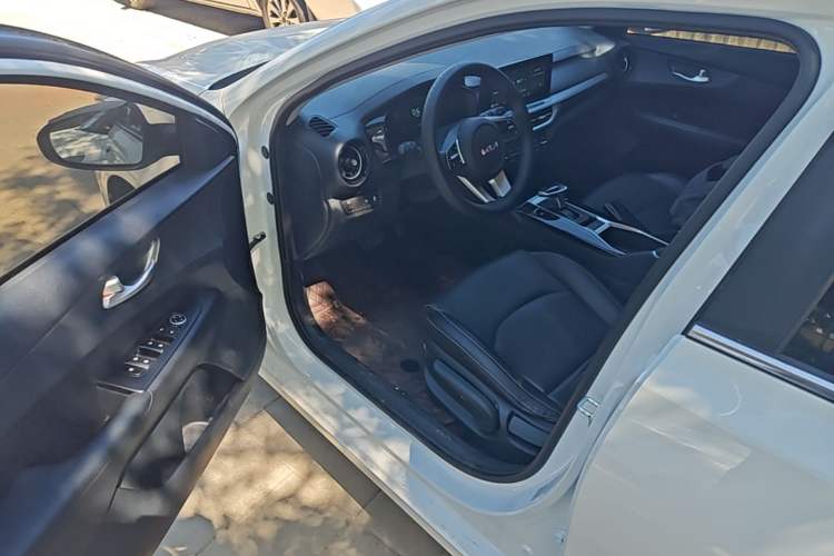 Used Kia K3 2023 1.5L CVT Comfort Edition Driver Seat
