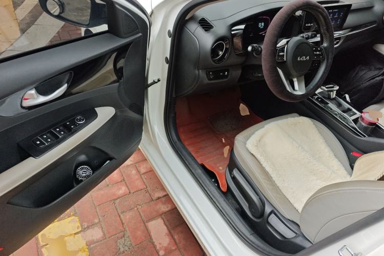 Used Kia K3 2023 1.5L CVT Luxury Edition Driver Seat