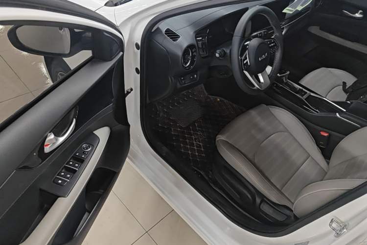 Used Kia K3 2023 1.5L CVT Luxury Edition Driver Seat