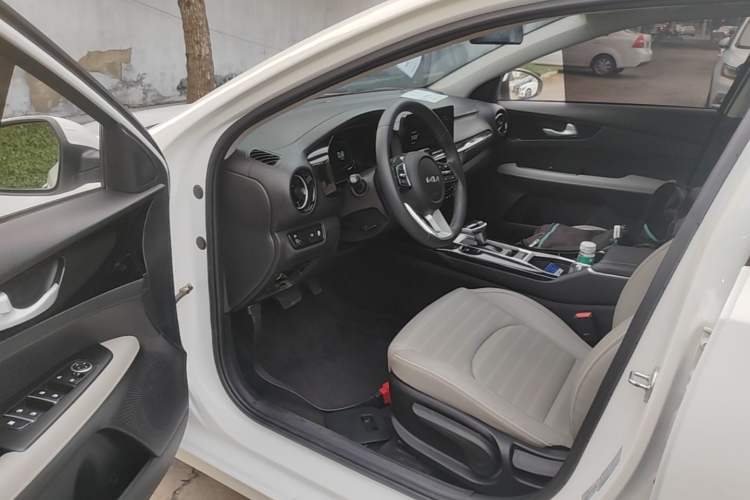 Used Kia K3 2023 1.5L CVT Luxury Edition Driver Seat