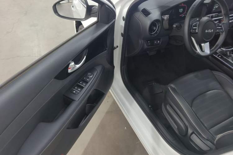 Used Kia K3 2023 1.5L CVT Luxury Edition Driver Seat