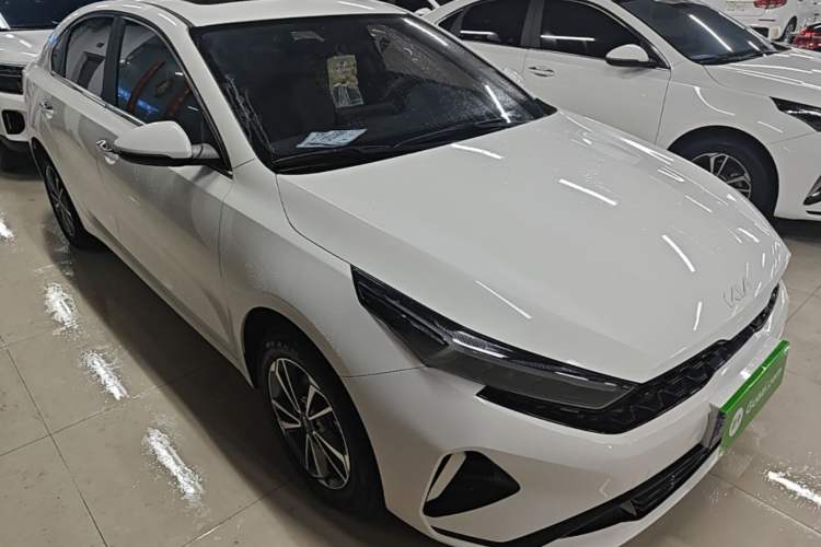 Used Kia K3 2023 1.5L CVT Luxury Edition Front Right 45 Deg