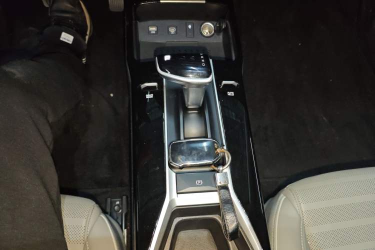 Used Kia K3 2023 1.5L CVT Luxury Edition Gear Lever