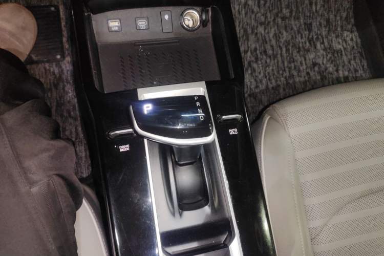 Used Kia K3 2023 1.5L CVT Luxury Edition Gear Lever