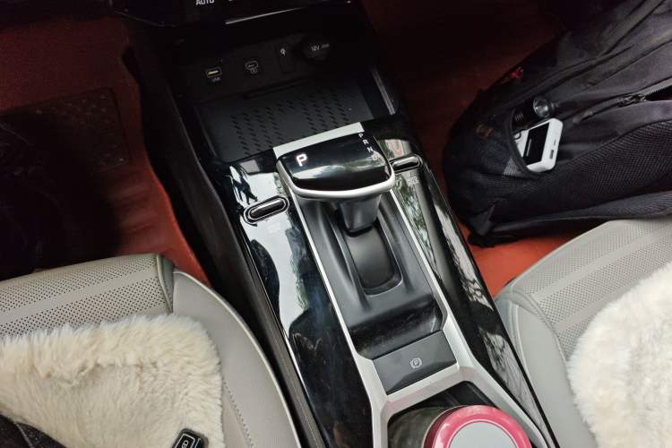 Used Kia K3 2023 1.5L CVT Luxury Edition Gear Lever