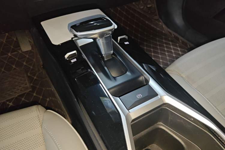 Used Kia K3 2023 1.5L CVT Luxury Edition Gear Lever