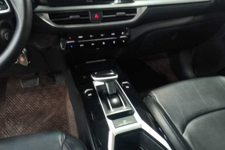 Used Kia K3 2023 1.5L CVT Comfort Edition Gear Lever