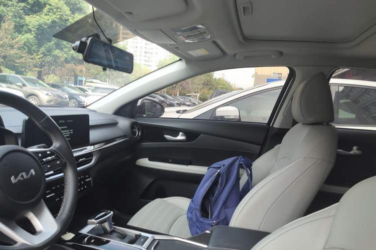Used Kia K3 2023 1.5L CVT Luxury Edition Headliner