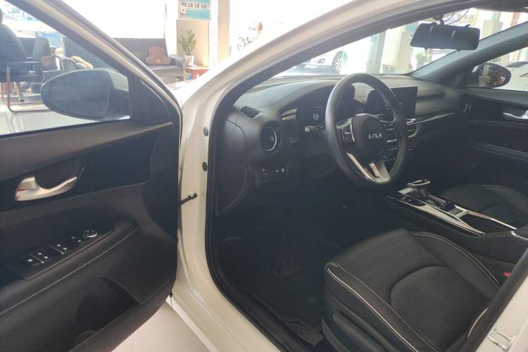 Used Kia K3 2023 1.5L CVT Luxury Edition Interior 3