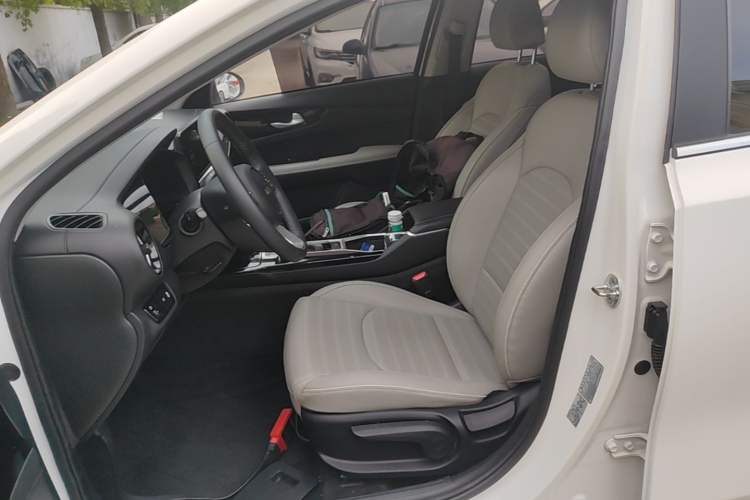 Used Kia K3 2023 1.5L CVT Luxury Edition Left Front Seat