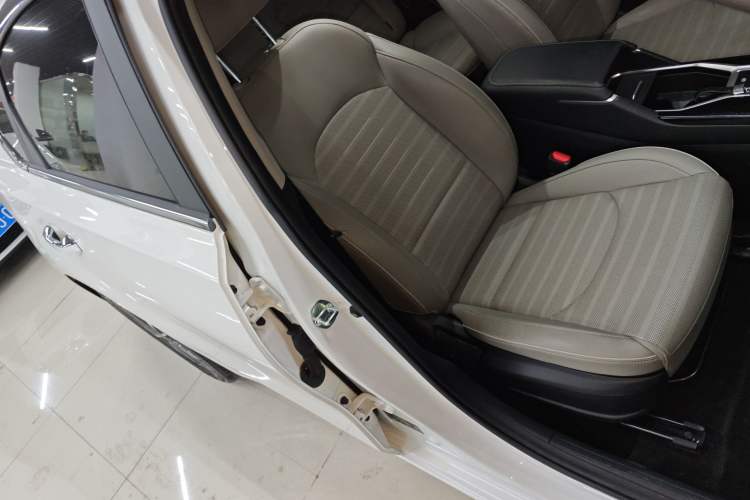 Used Kia K3 2023 1.5L CVT Luxury Edition Right Front Seat
