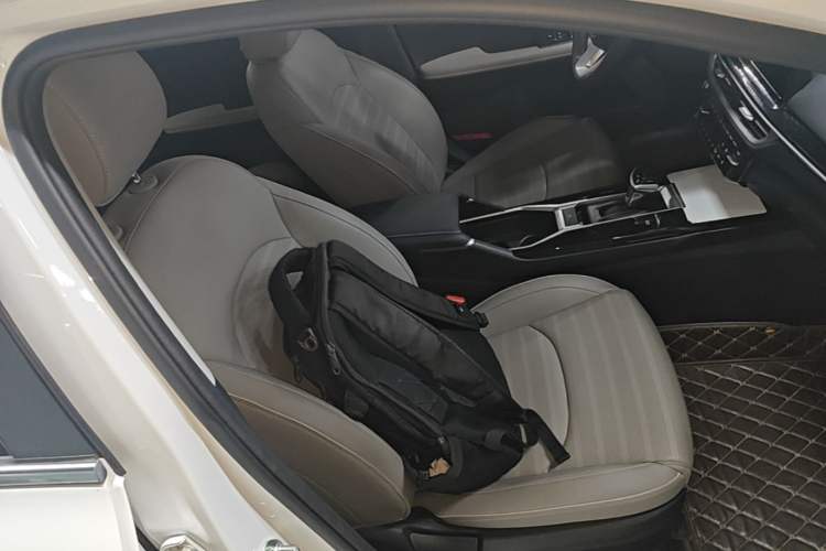 Used Kia K3 2023 1.5L CVT Luxury Edition Right Front Seat