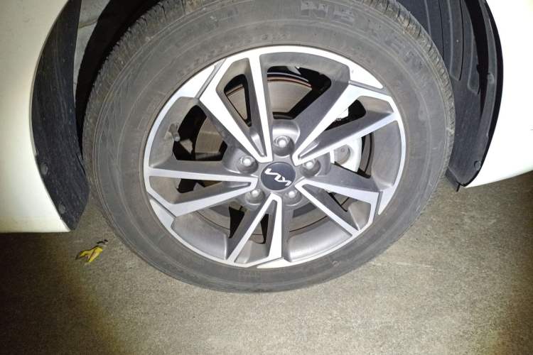 Used Kia K3 2023 1.5L CVT Luxury Edition Right Front Wheel Hub