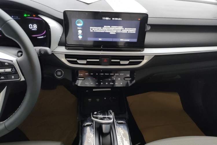 Used Kia K3 2024 1.5L CVT Luxury Smart Edition Audio And AC Panel