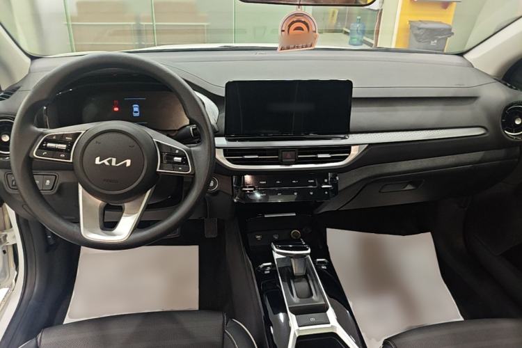 Used Kia K3 2024 1.5L CVT Comfort Plus Edition Center Console