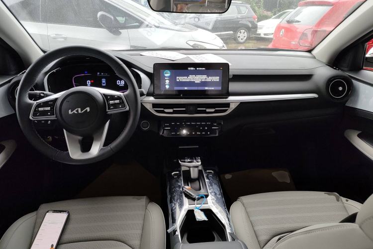 Used Kia K3 2024 1.5L CVT Luxury Smart Edition Center Console