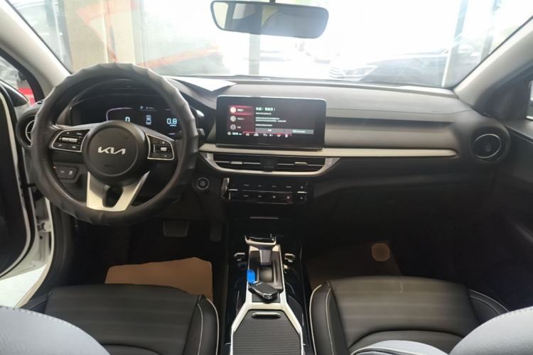 Used Kia K3 2024 1.5L CVT Comfort Plus Edition Center Console