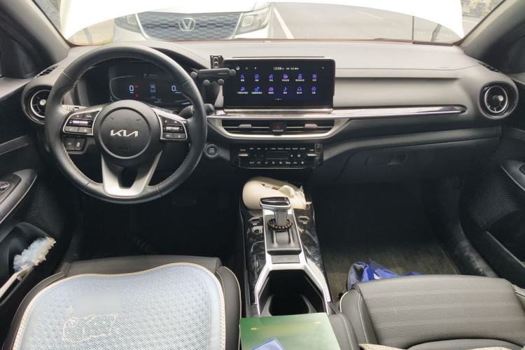 Used Kia K3 2024 1.5L CVT Luxury Smart Edition Center Console