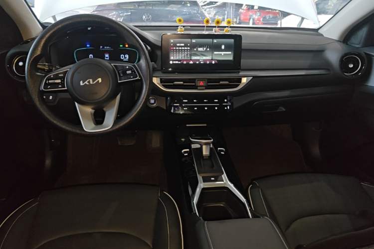Used Kia K3 2024 1.5L CVT Comfort Plus Edition Center Console
