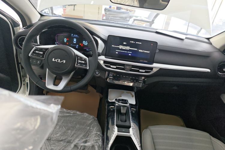 Used Kia K3 2024 1.5L CVT Luxury Smart Edition Center Console