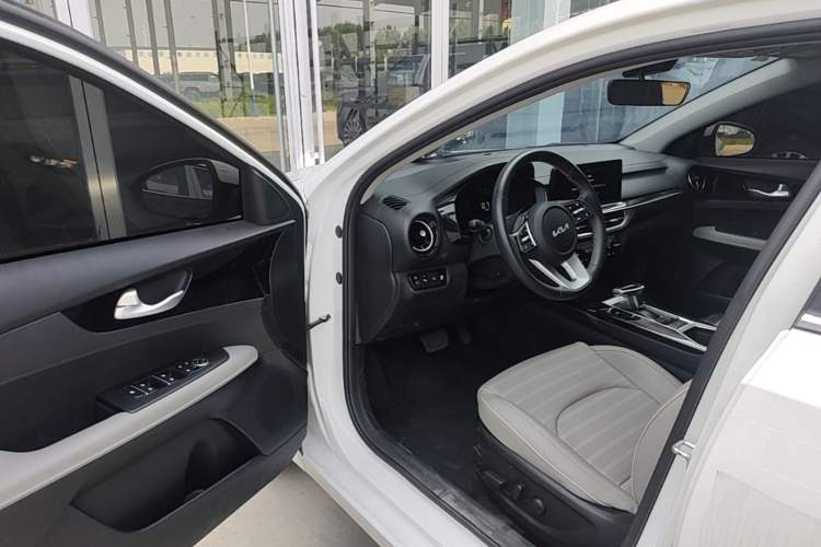 Used Kia K3 2024 1.5L CVT Luxury Smart Edition Driver Seat