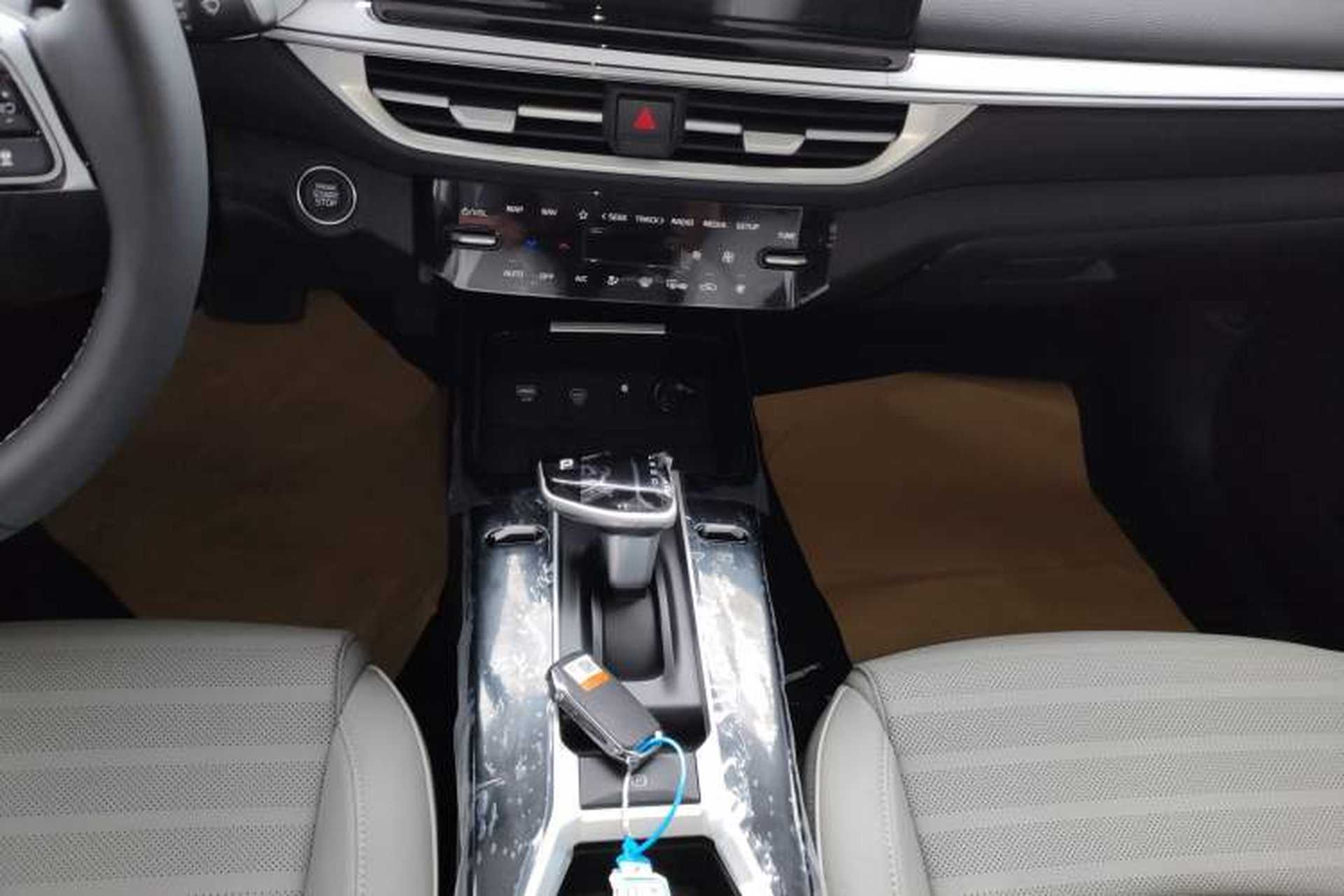 Used Kia K3 2024 1.5L CVT Luxury Smart Edition Gear Lever